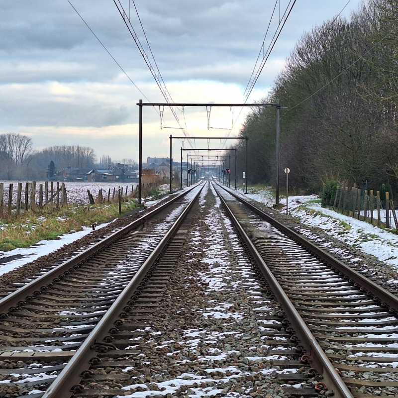 Spoortlijn 89 (Denderleeuw - Kortrijk) in Hillegem. Foto: ©Damien De Leeuw