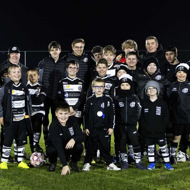 G-Werking bij voetbalclub KVC De Toekomst Borsbeke groot succes. Links achteraan: Jonas Wijnendaele, in het midden Jens De Clercq en rechts achteraan Pieter Schamp.